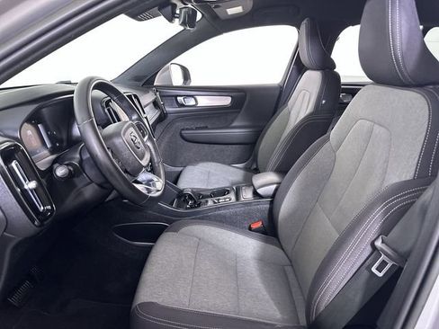 Used 2023 Volvo XC40 B5 Core image 56