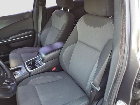 Used 2018 Dodge Charger SXT RWD image 16