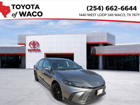 Used 2025 Toyota Camry SE AWD/4WD image 1