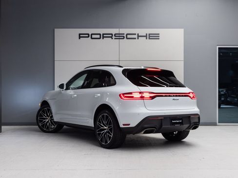 Certified 2026 Porsche Macan AWD/4WD image 3