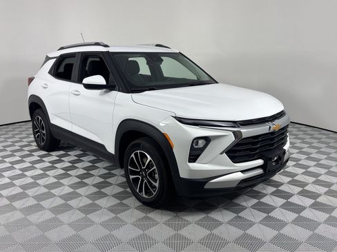 Used 2025 Chevrolet TrailBlazer LT AWD/4WD image 7