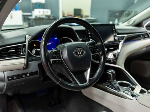 Used 2022 Toyota Camry XLE FWD image 10