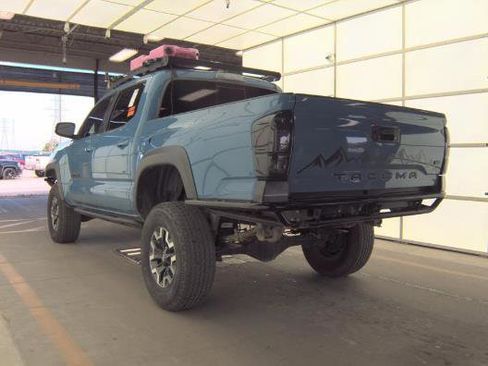 Used 2019 Toyota Tacoma TRD Off-Road AWD/4WD image 7