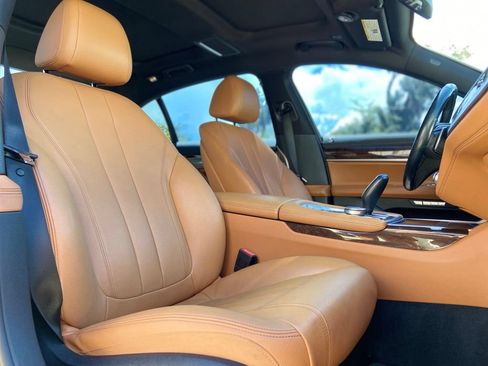 Used 2017 BMW 740i RWD image 18