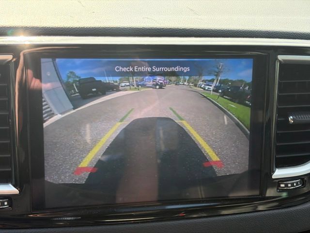 Used 2024 Chrysler Pacifica Touring-L FWD image 23