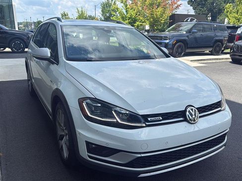 Used 2019 Volkswagen Golf Alltrack SEL AWD/4WD image 2