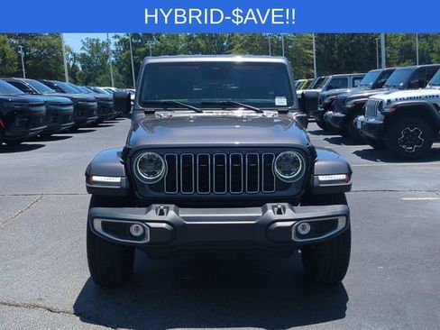 Used 2025 Jeep Wrangler Unlimited Sahara w/ Safety Group AWD/4WD image 8