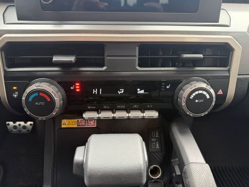 Used 2024 Toyota Tacoma TRD Sport w/ TRD Sport Upgrade Package image 31