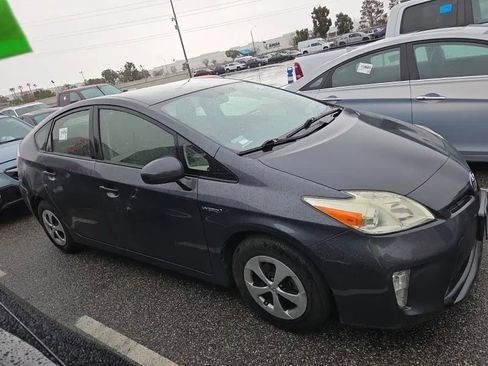 Used 2014 Toyota Prius Two image 2