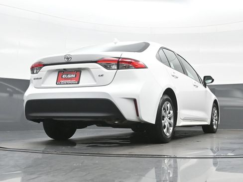 Used 2025 Toyota Corolla LE FWD image 29