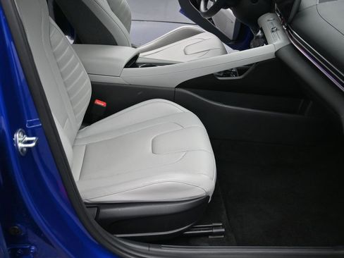 Used 2024 Hyundai Elantra Limited image 33