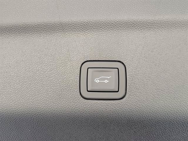 Certified 2026 Cadillac Escalade ESV Platinum Sport w/ LPO, ONYX Package AWD/4WD image 8
