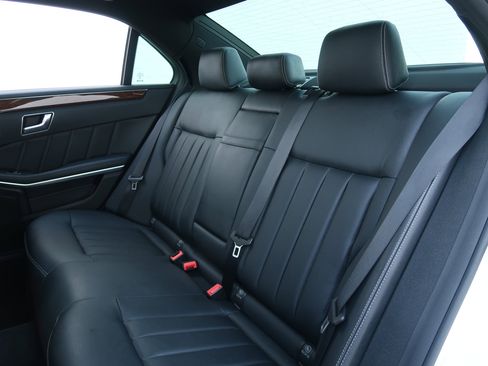 Used 2015 Mercedes-Benz E 400 4MATIC Sedan image 37