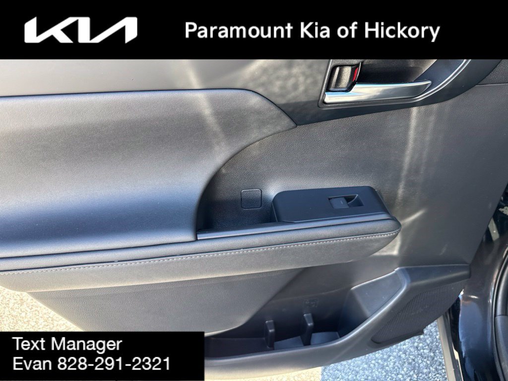 Used 2023 Toyota Highlander XLE FWD image 13