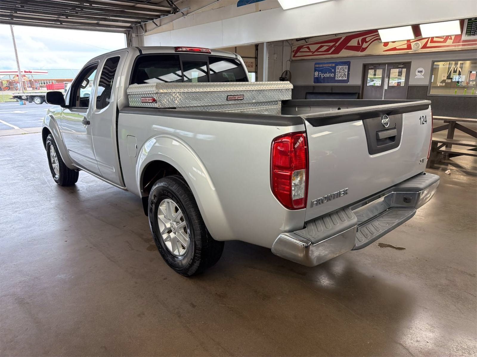 Used 2014 Nissan Frontier SV RWD image 4