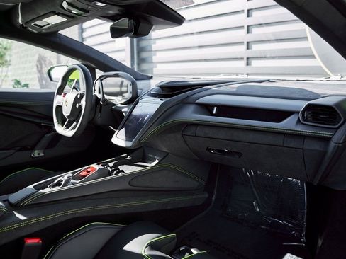 Used 2025 Lamborghini Revuelto AWD/4WD image 45