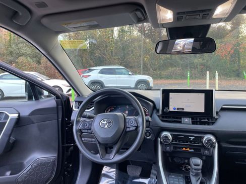 Used 2025 Toyota RAV4 XLE image 30