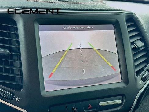 Used 2019 Jeep Cherokee Trailhawk w/ Cold Weather Group AWD/4WD image 20