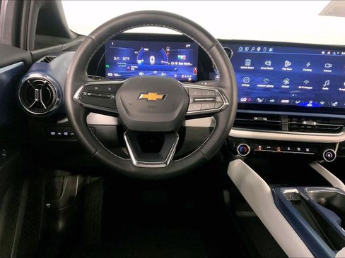 Used 2025 Chevrolet Equinox EV LT FWD image 5