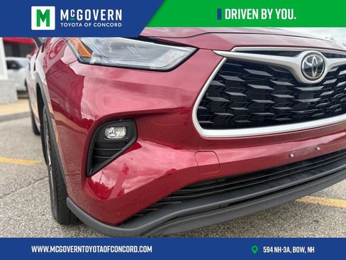 Used 2023 Toyota Highlander XLE AWD/4WD image 9
