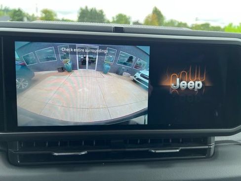 Certified 2025 Jeep Wrangler Unlimited Sahara AWD/4WD image 23
