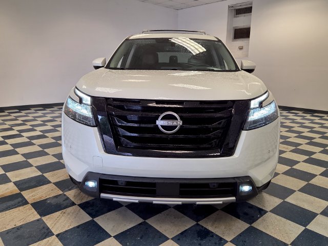 Used 2024 Nissan Pathfinder Platinum AWD/4WD image 2