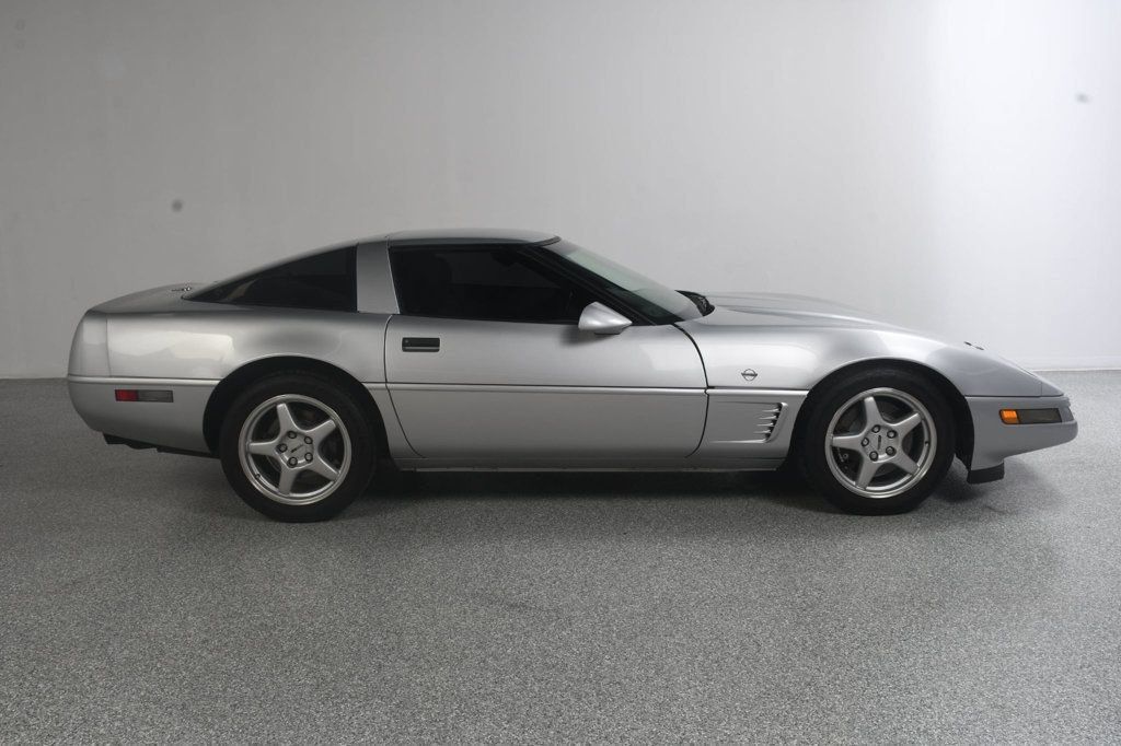 Used 1996 Chevrolet Corvette Coupe RWD image 4
