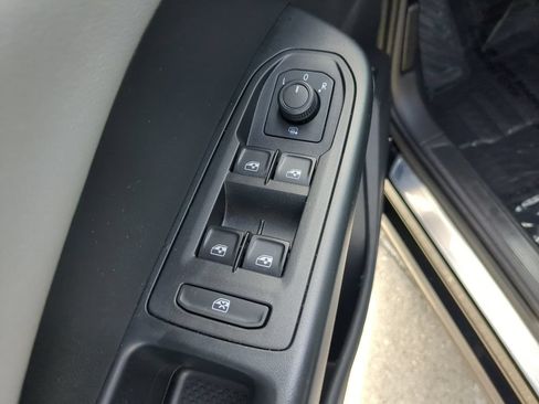 Certified 2023 Volkswagen Taos SE w/ Panoramic Sunroof Package FWD image 18
