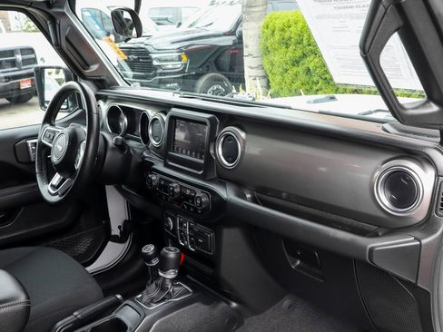 Used 2021 Jeep Gladiator Overland w/ LED Lighting Group image 36