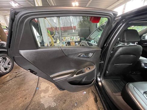 Used 2016 Chevrolet Malibu Premier w/ Driver Confidence Package II FWD image 8