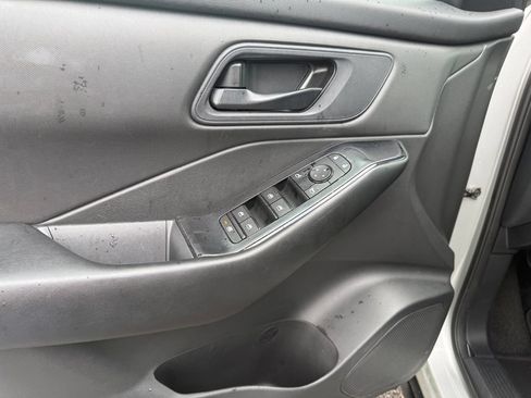 Used 2024 Nissan Rogue S AWD/4WD image 6