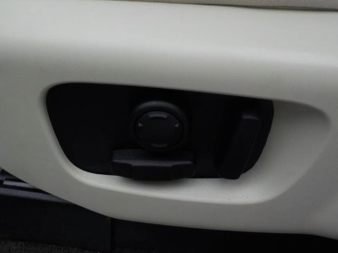 Used 2017 Land Rover Discovery HSE image 30