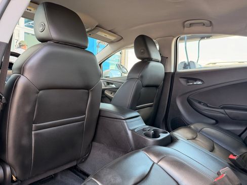 Used 2017 Chevrolet Volt LT w/ Comfort Package FWD image 19