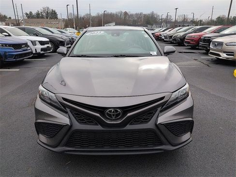 Used 2023 Toyota Camry SE image 2