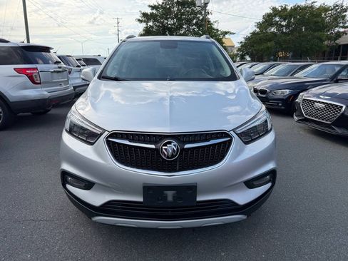 Used 2020 Buick Encore Essence FWD image 2
