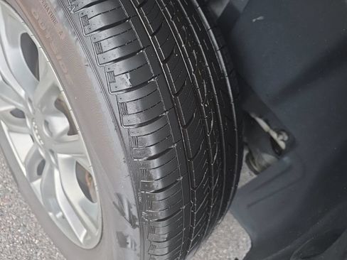 Used 2019 Jeep Cherokee Latitude Plus FWD image 8
