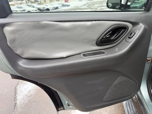 Used 2005 Ford Escape XLT image 12