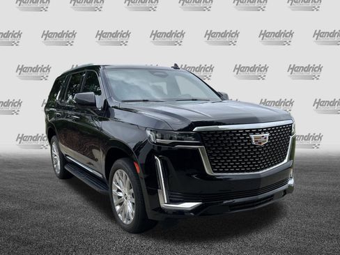 Used 2022 Cadillac Escalade Luxury w/ LPO, Illumination Package AWD/4WD image 2