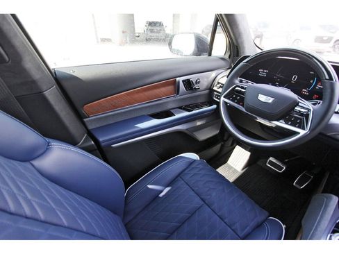 New 2026 Cadillac Vistiq Premium Luxury image 8