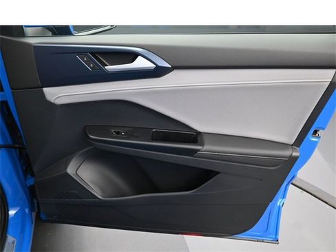 Used 2024 Volkswagen Taos SE image 34