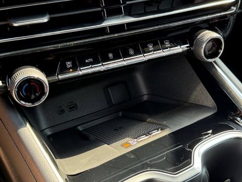 New 2026 Chevrolet Traverse LT w/ Midnight/Sport Edition FWD image 24