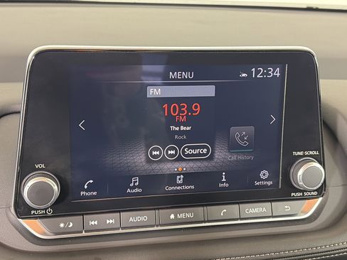 Used 2025 Nissan Rogue SV image 18