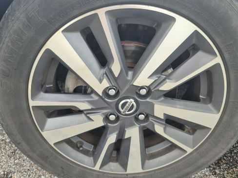 Used 2020 Nissan Versa SV FWD image 7