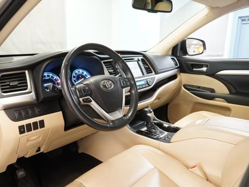 Used 2015 Toyota Highlander XLE AWD/4WD image 7