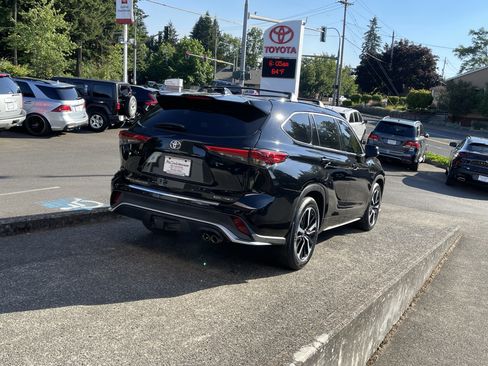 Used 2022 Toyota Highlander XSE AWD/4WD image 6