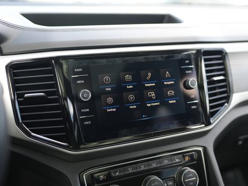 Used 2022 Volkswagen Atlas SE w/ Panoramic Sunroof Package image 14