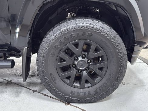 Certified 2017 Toyota Tacoma SR5 image 21