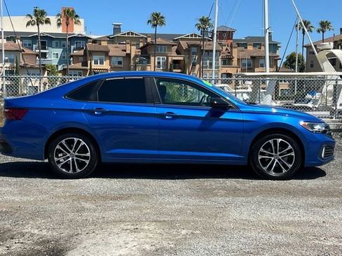 Used 2024 Volkswagen Jetta Sport FWD image 3