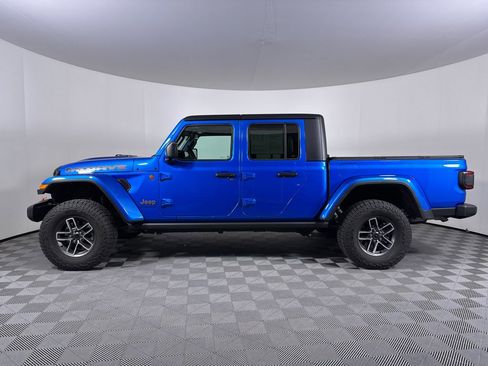 Used 2025 Jeep Gladiator Mojave w/ Convenience Group AWD/4WD image 12