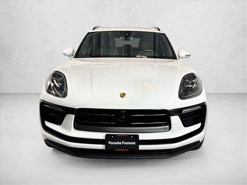 Certified 2026 Porsche Macan AWD/4WD image 6